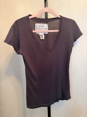 🆕Frank & Eileen Fitted Short Sleeve V-Neck Tee